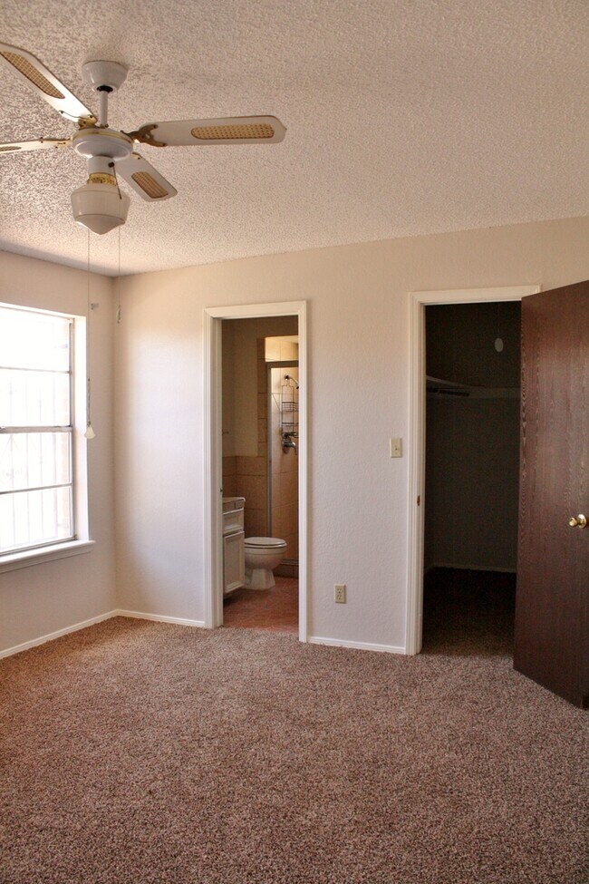 Building Photo - Beautiful Westside Home