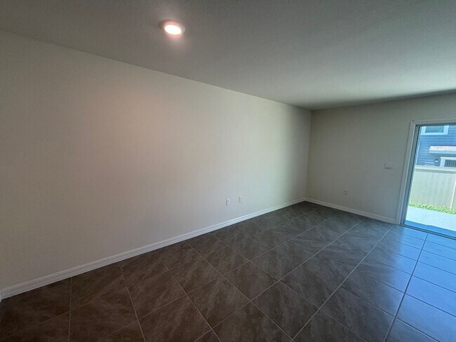 Building Photo - 3/2 Townhouse, Great Location