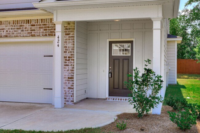 Foto del edificio - Welcome to John’s Landing in Martinez, GA, where refined design meets everyday convenience—and yo...
