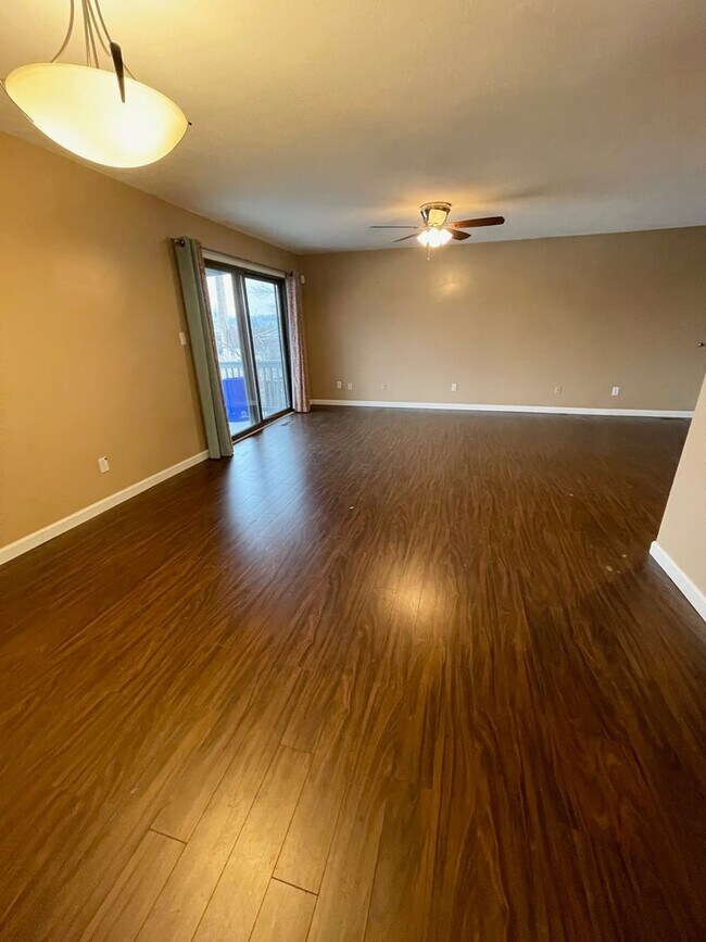 Foto del edificio - Awesome 3 or 4 Bedroom Single-Family Home in Troy Hill- 3 Level Deck and Central Air!