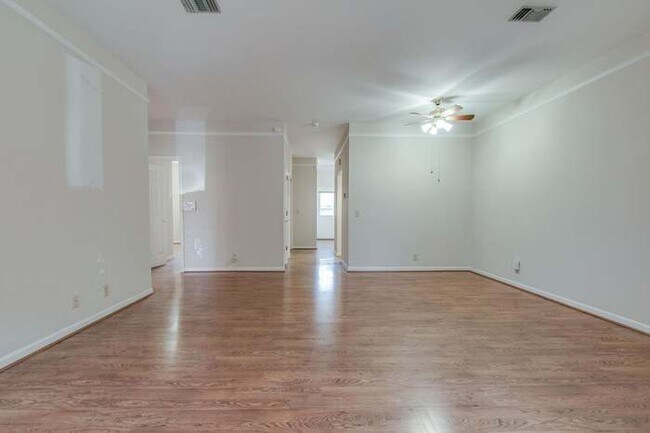 Foto del edificio - 101 Westerly Dr