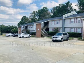 Building Photo - 402 Commons Dr