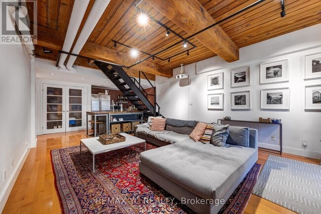 Photo du bâtiment - 436-436 Wellington St W