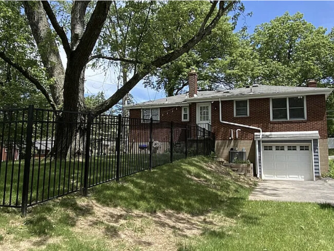 Building Photo - 9355 Glenellen Dr