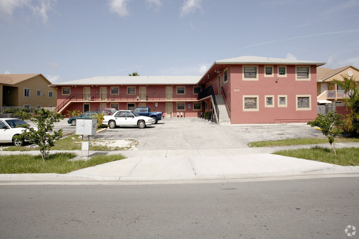Foto principal - 6130 W 22nd Ct