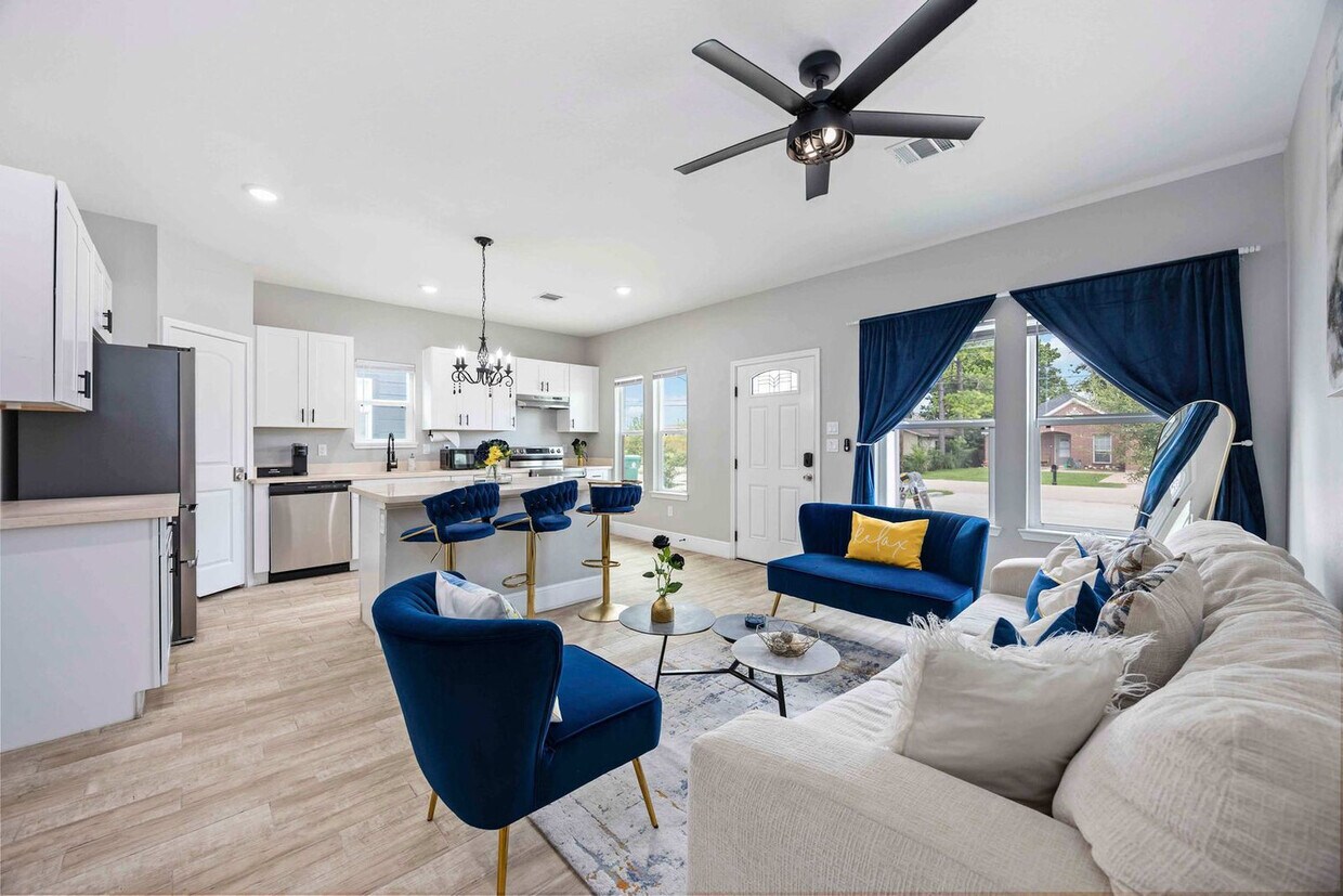 Foto principal - 8138 Bassett St