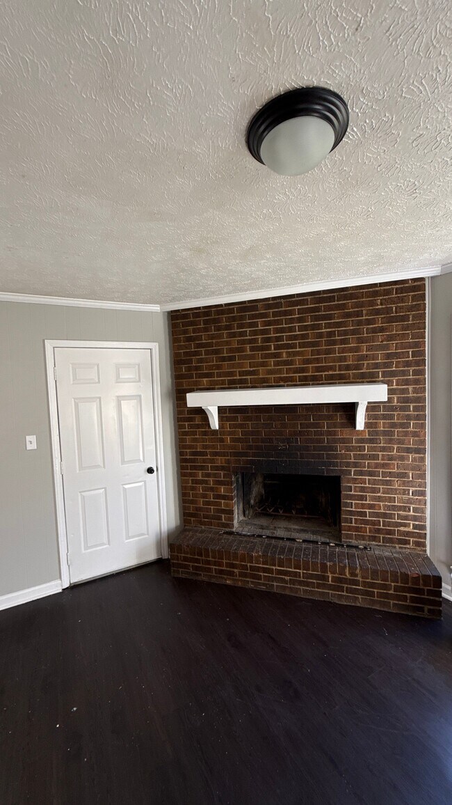 Foto del edificio - 3002 Dobbs Cir