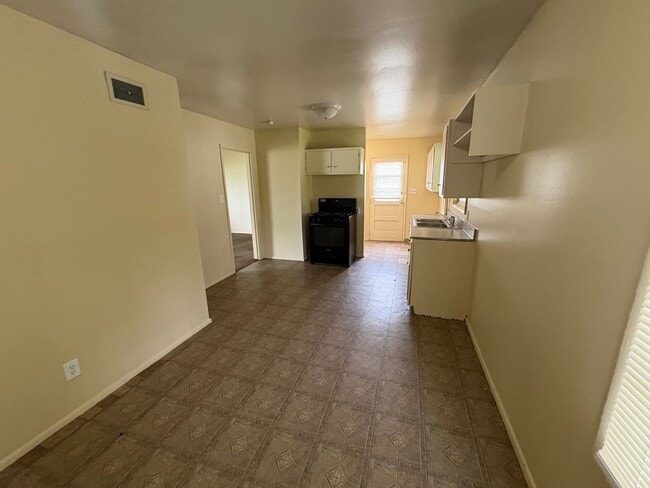 Building Photo - 3 Bedroom Ranch In Meadowdale
