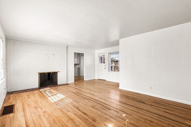 Building Photo - 3260 S Bellaire St