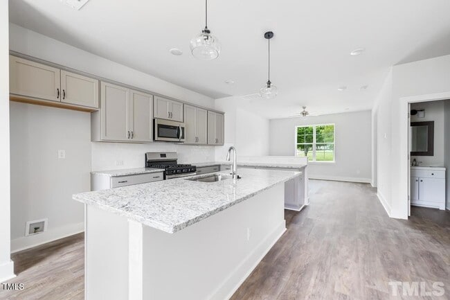 Building Photo - 857 S Franklin St