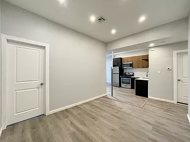 Foto del edificio - 449 Central Ave