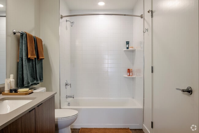 1BR, 1BA - 808SF - Bathroom - The Deveraux