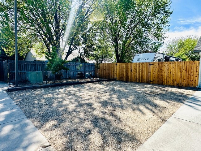 Building Photo - 1717 W Topanga Dr
