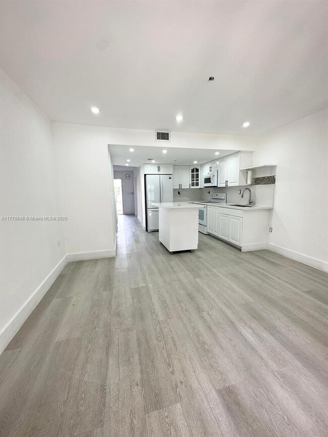 Foto del edificio - 12025 SW 10th St