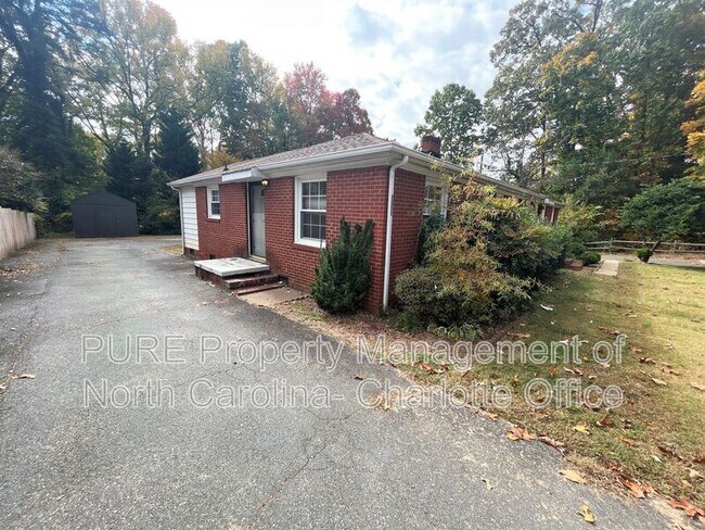 Foto del edificio - 5735 Oak Dr
