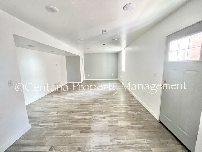 Foto del edificio - 317-321 N. Washington