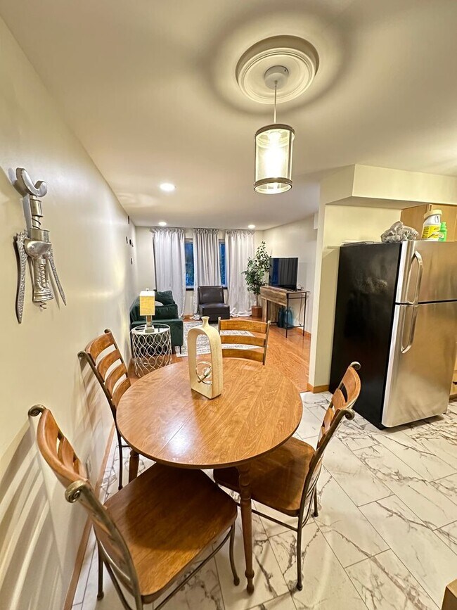 Foto del edificio - 5801 Sunshine Dr