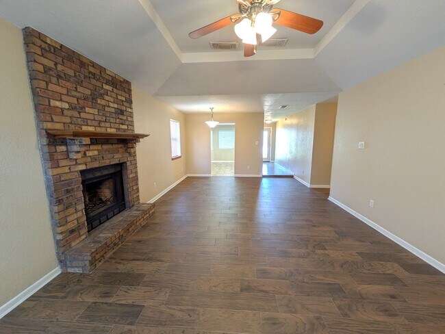 Foto del edificio - 7945 Blue Bonnet St