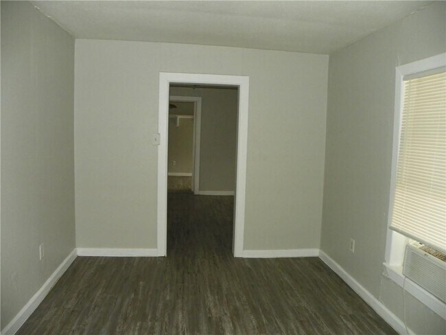 Foto del edificio - 8500 Dungan St