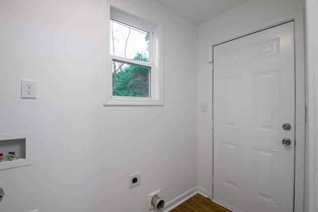 Building Photo - 102 Burdock Cir