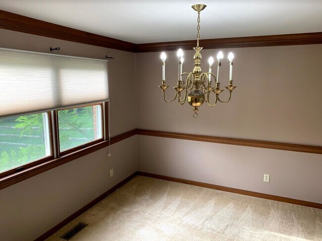 Building Photo - 9442 Ambleside Dr
