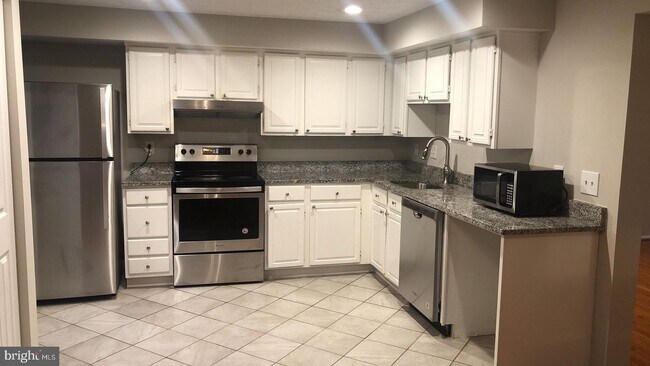 Building Photo - 7911 Tyson Oaks Cir