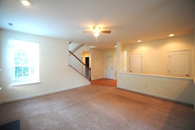 Foto del edificio - 8121 Acacia Ct