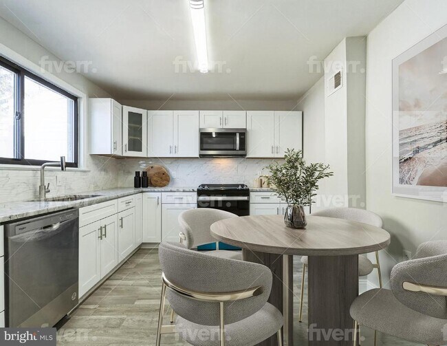 Building Photo - 382 Martin St
