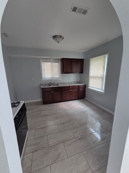 Foto del edificio - 16541 W Parkway St