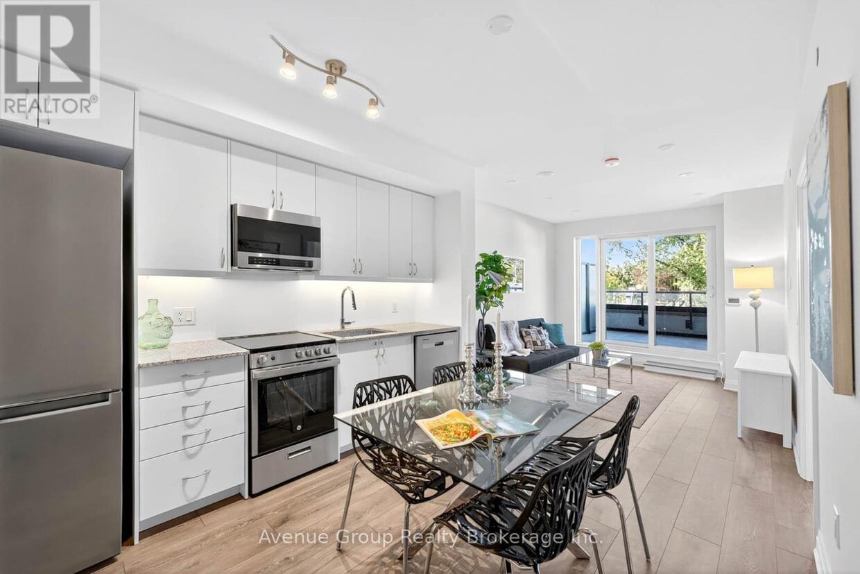 Photo principale - 700 Sheppard Ave W