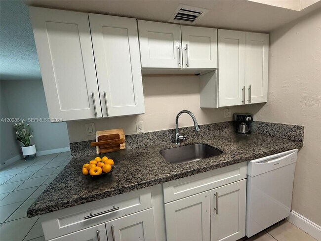 Foto del edificio - 2216 NW 59th Wy