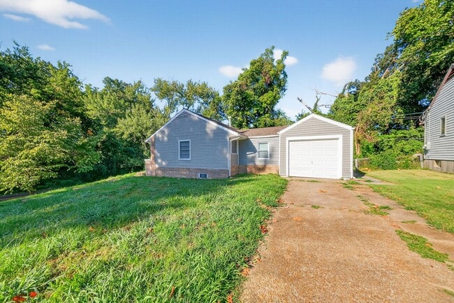 Photo - 115 Spring Garden Dr House