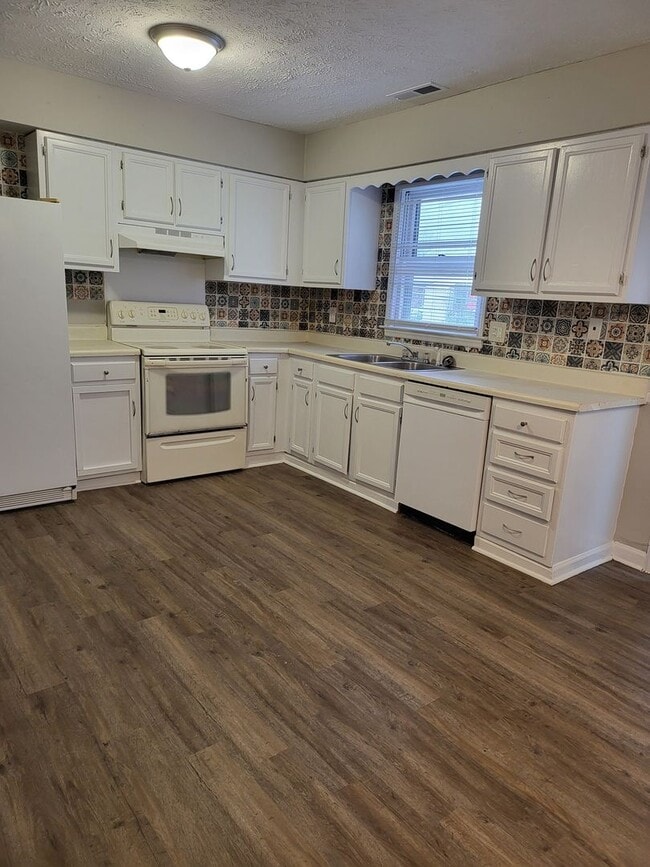 Building Photo - 3107 Glenridge Cir