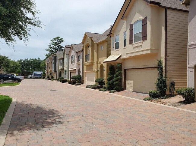 Building Photo - 11014 Sherwood Ridge Dr