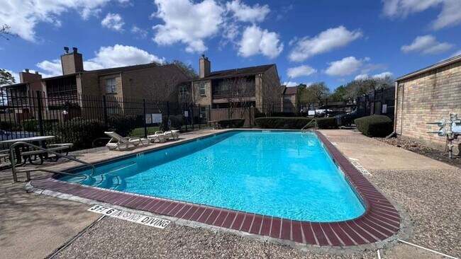 Foto del edificio - 10555 Turtlewood Ct