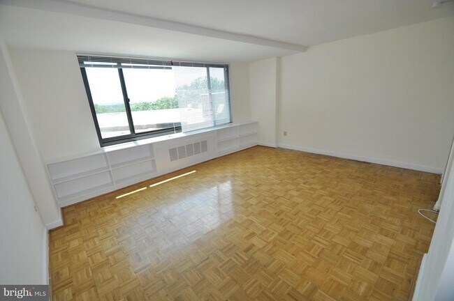 Foto del edificio - 1011 Arlington Blvd