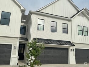 Building Photo - 468 Lily Loop