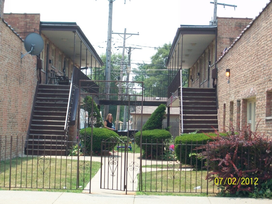 Building Photo - 3015 W 111th St