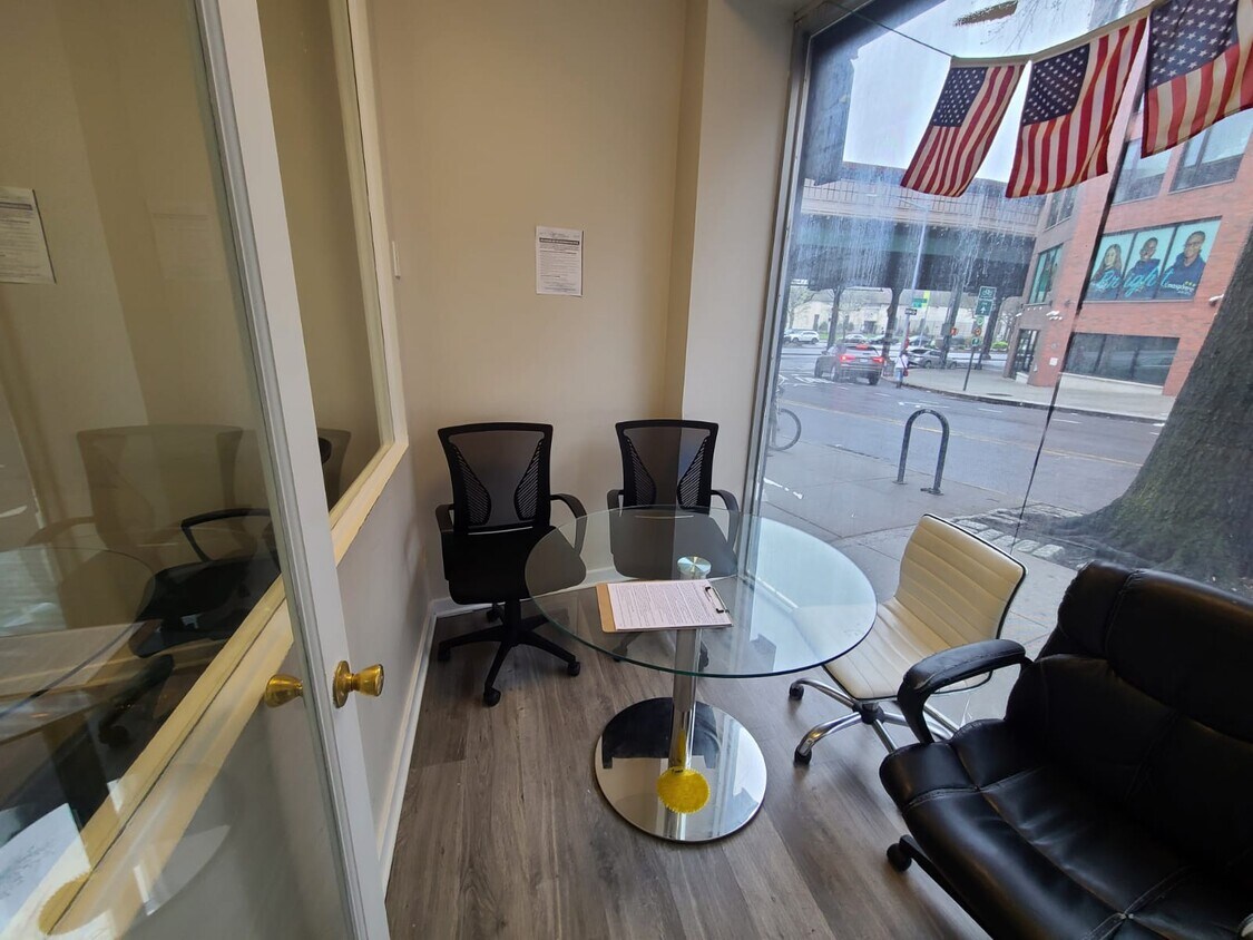 Foto principal - 209 W 242nd St
