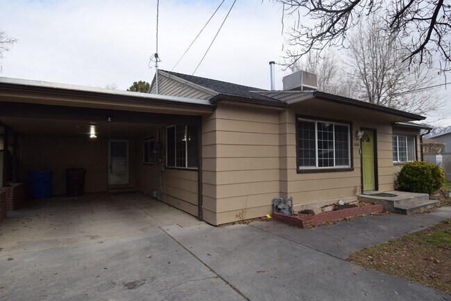 Foto del edificio - Bright Midvale 3 Bed – Near Fashion Place & Fort Union!!!