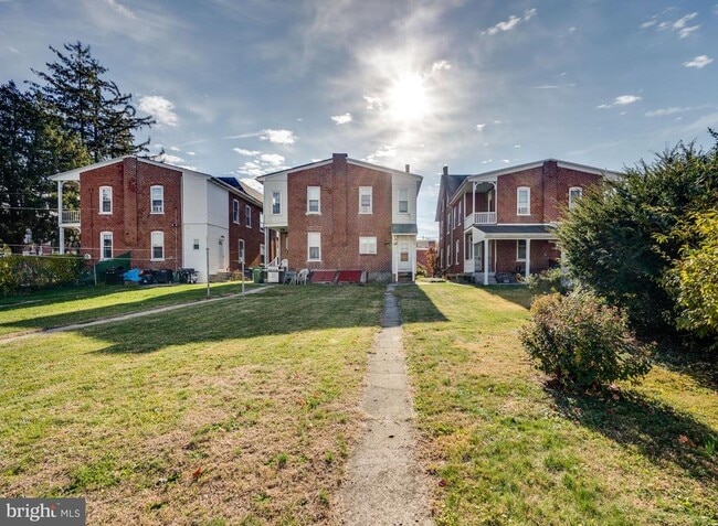 Building Photo - 121 W Arch St