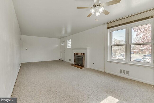 Building Photo - 854 N Greenbrier St