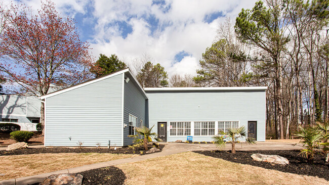 Building Photo - The Cobb Apartments-Townhomes