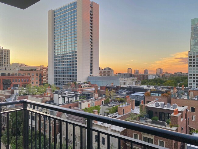 Foto del edificio - 451 W Huron St