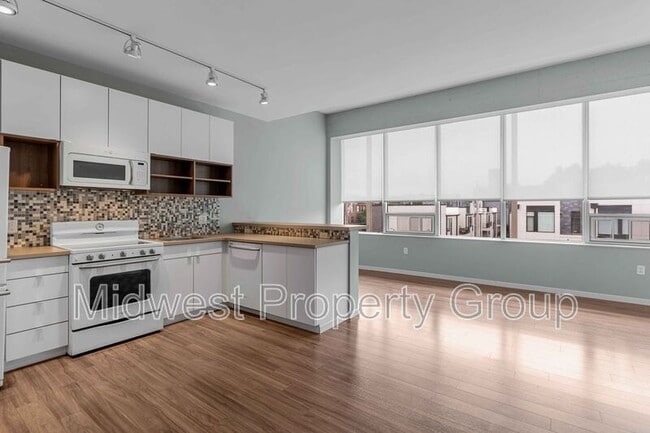 Building Photo - 4100 Lindell Blvd