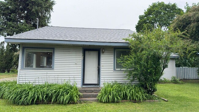 Building Photo - Country Horse Property on Nearly 2 Acres in Hayden!