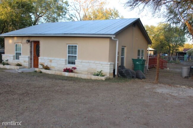 Building Photo - 3 br, 1 bath House - 18524 N Benton St