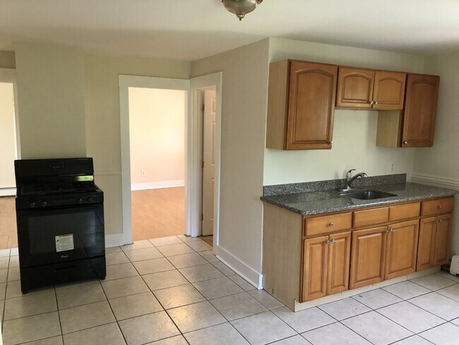 Kitchen - 374 Bishop Ave