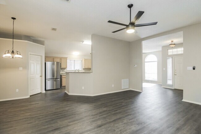 Foto del edificio - 2721 Creek Crossing Rd