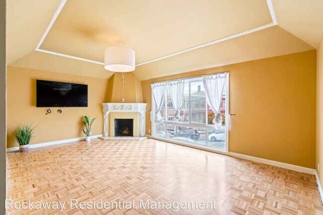 Foto del edificio - 3 br, 1 bath House - 1559 Funston Ave.